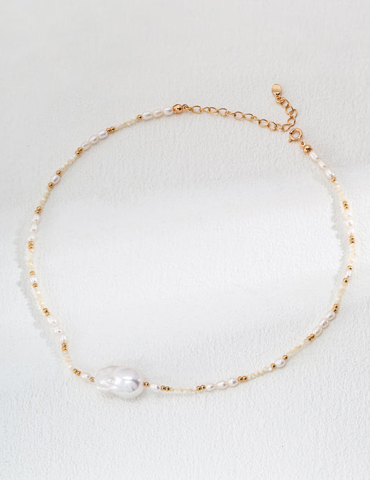 this short necklace has a charming baroque pearl in the middle, and the chain is made of small natural pearls and vintage gold beads. perfect for wear solo and layering.