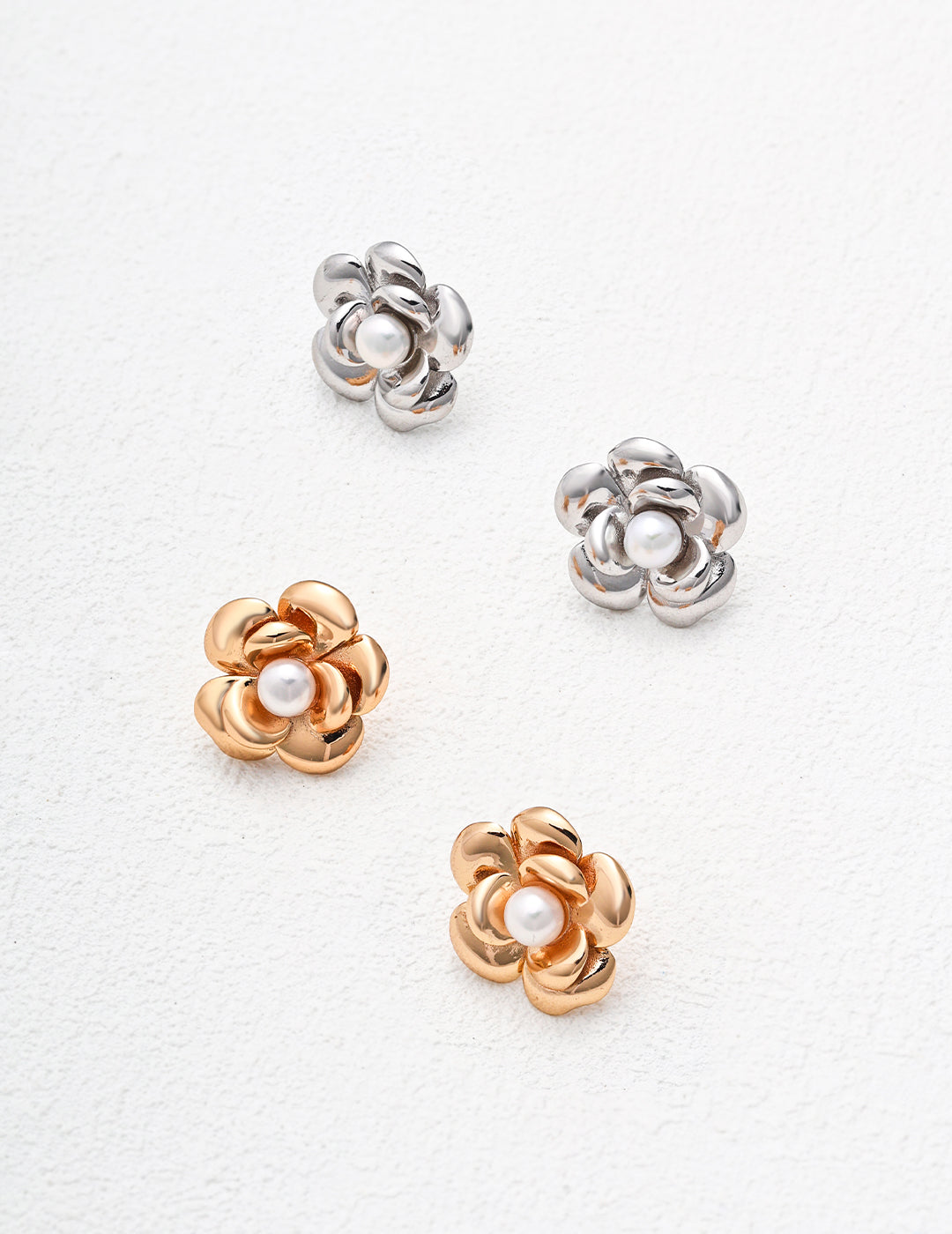 rose flower designed studs with a small natural pearl in the middle. we offer vintage gold and silver color. 