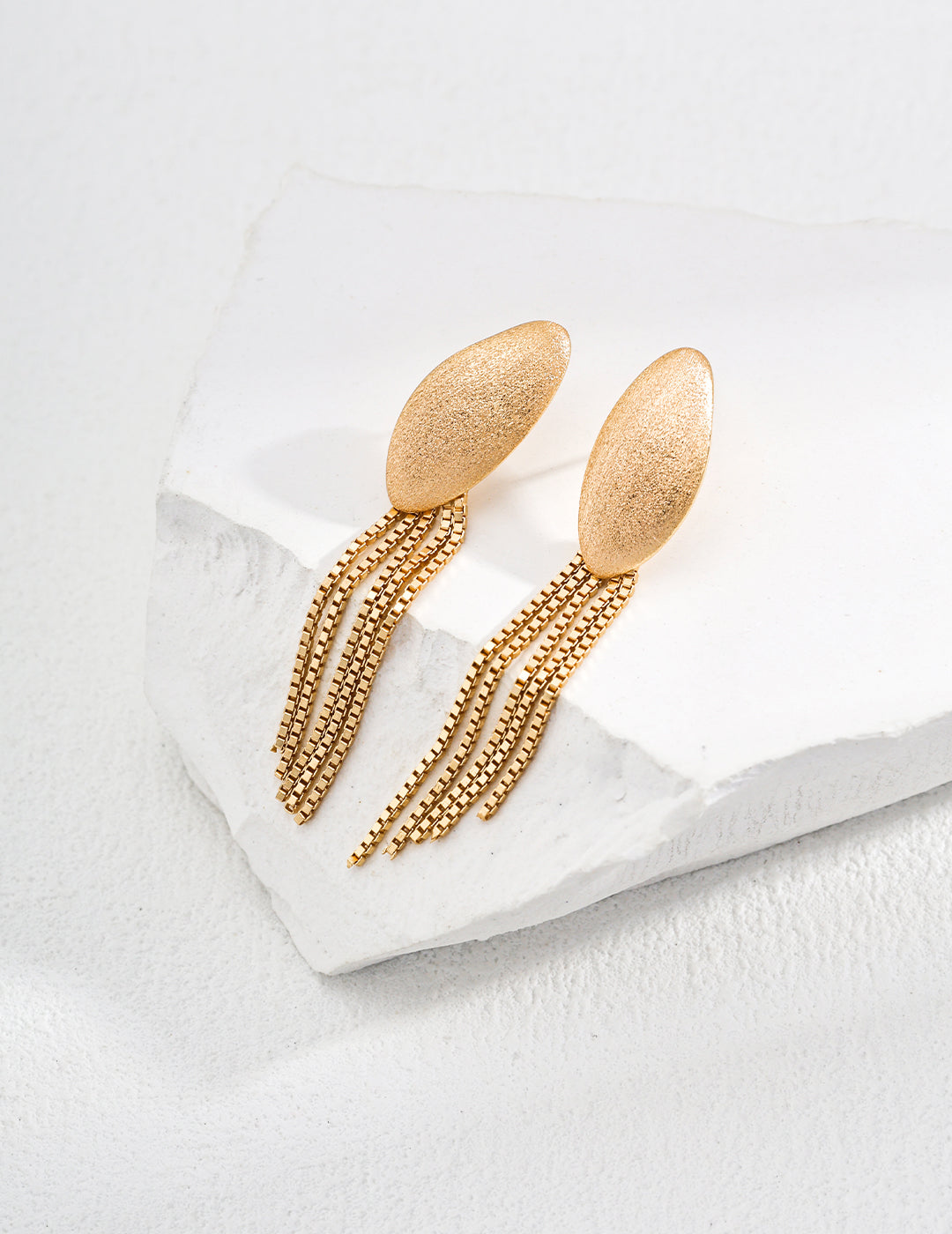 irregular designed earrings with fringe of 3cm, made of quality 18k gold plated silver, adding statement to your everyday outfit